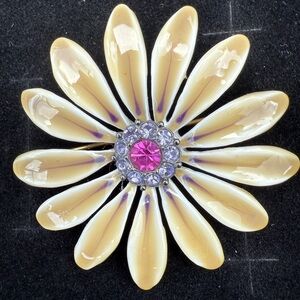 Chic Floral Brooch with Pink and Cream Details